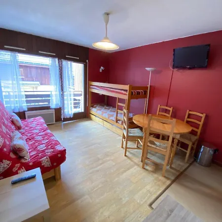 Au Centre De - Balcon, Garage, Proche Pistes Et Commerces - Fr-1-459-67 *